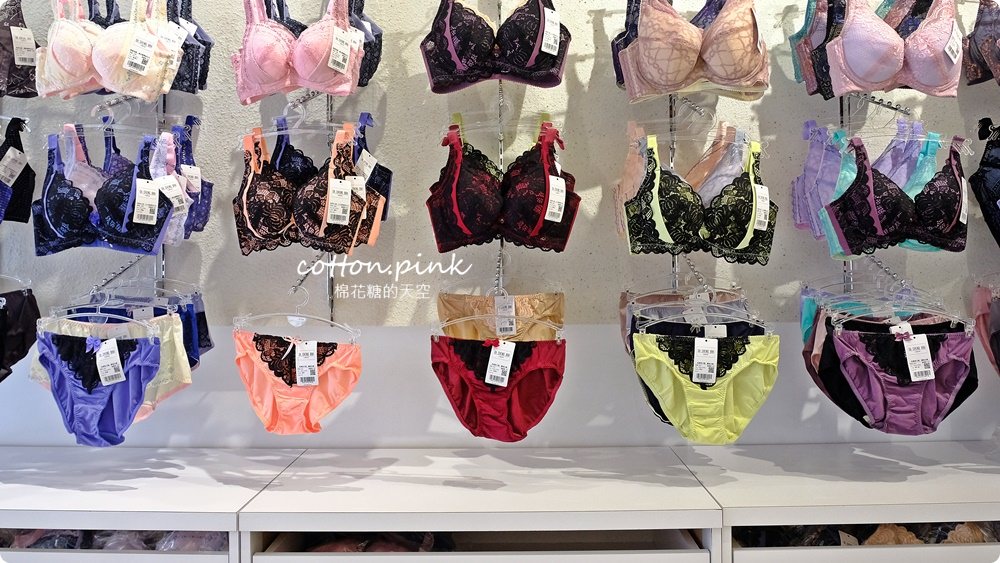台中老牌大成內衣逢甲夜市開分店啦！香港女孩兒必買就是這一套！六色通通帶回家……
