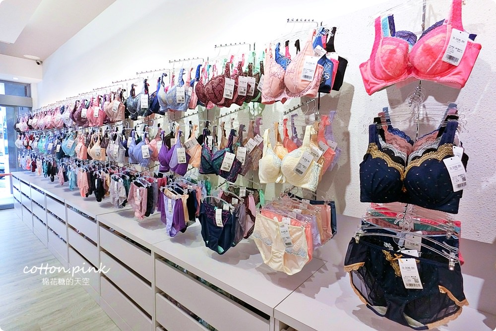 台中老牌大成內衣逢甲夜市開分店啦！香港女孩兒必買就是這一套！六色通通帶回家……