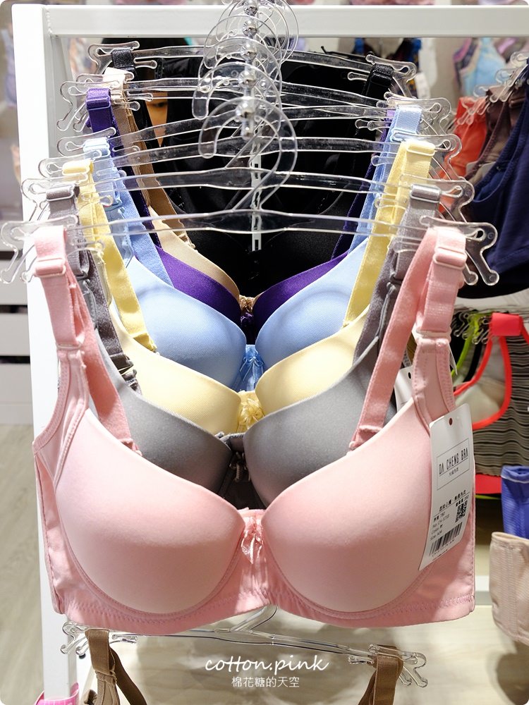 台中老牌大成內衣逢甲夜市開分店啦！香港女孩兒必買就是這一套！六色通通帶回家……