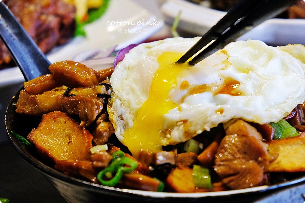全台唯一鹹豬肉蓋飯在台中！平日午間限定，棗點子點餐就送紅棗茶免費喝到飽！