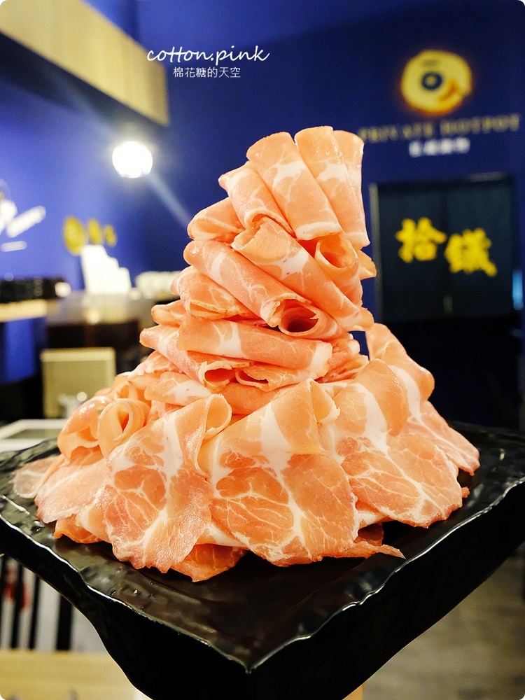 這次真的要叫你阿嬤來了！超狂台中火鍋-拾鑶鍋物用肉肉幫你過生日！年紀加個零就是免費肉盤重量～