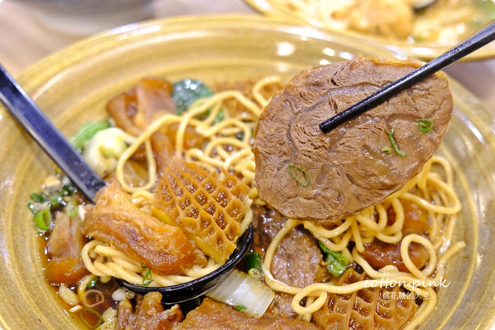 台中牛肉麵界的出奇蛋！一碗牛三寶滿足三種願望！巷子裏的老源香麵食館～平價餐點、五星享受