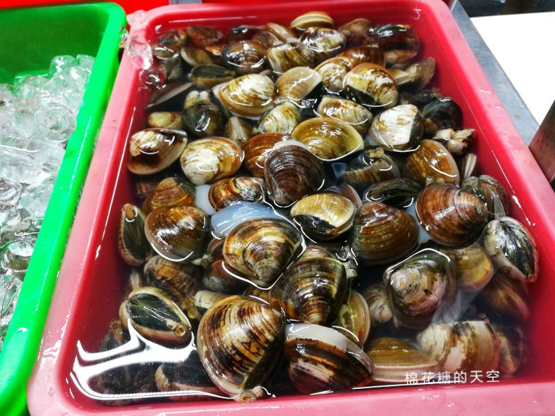 台中旱溪夜市超狂烤海鮮-發哥現烤，烤魚、鮮蚵都好吃