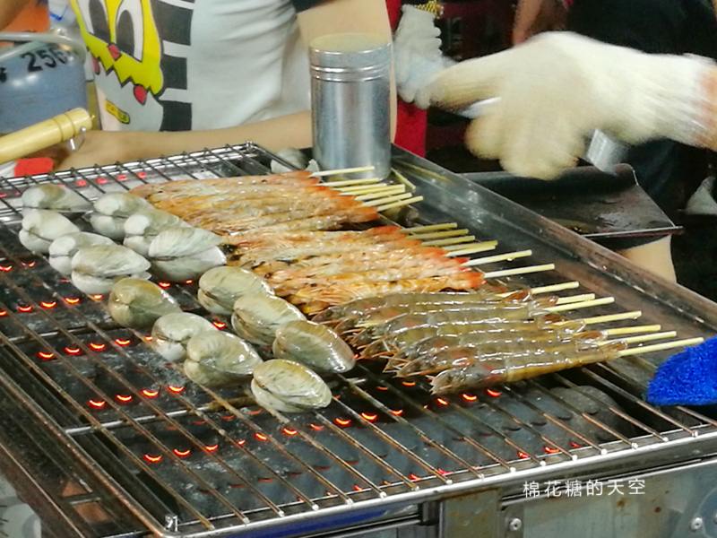 台中旱溪夜市超狂烤海鮮-發哥現烤，烤魚、鮮蚵都好吃