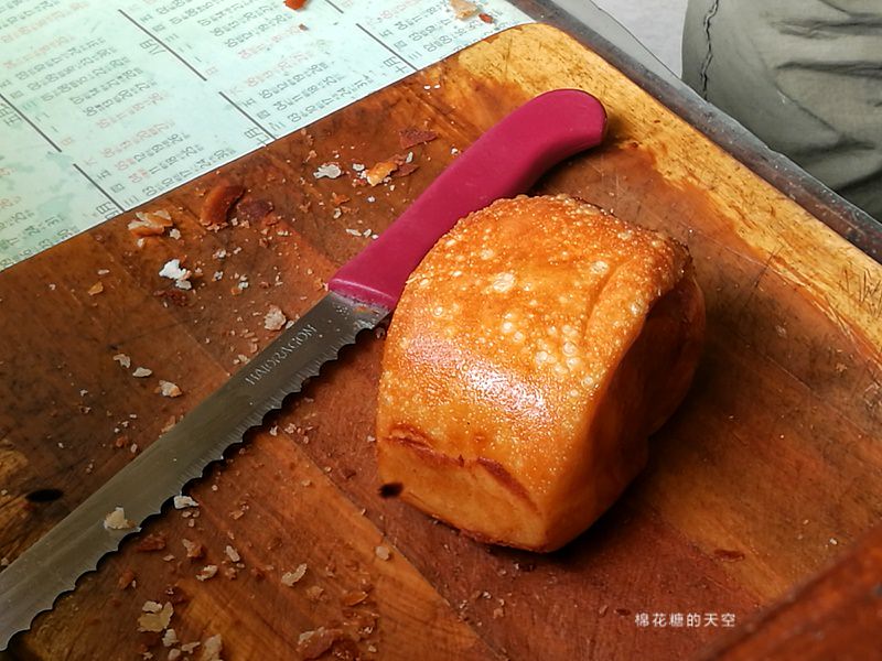 台中沙鹿邪惡小吃-黃金炸饅頭！有甜有鹹～外酥內軟太難抗拒啊！