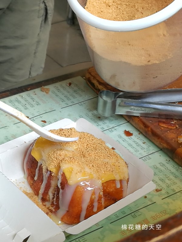 台中沙鹿邪惡小吃-黃金炸饅頭！有甜有鹹～外酥內軟太難抗拒啊！