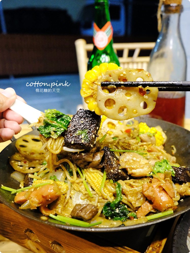 乾的麻辣鍋?!台中也有道地四川干鍋-蘇氏香鍋！獨家老油香氣逼人～老闆跟菜色一樣可口……XD