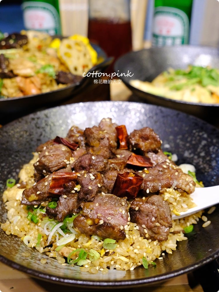 乾的麻辣鍋?!台中也有道地四川干鍋-蘇氏香鍋！獨家老油香氣逼人～老闆跟菜色一樣可口……XD