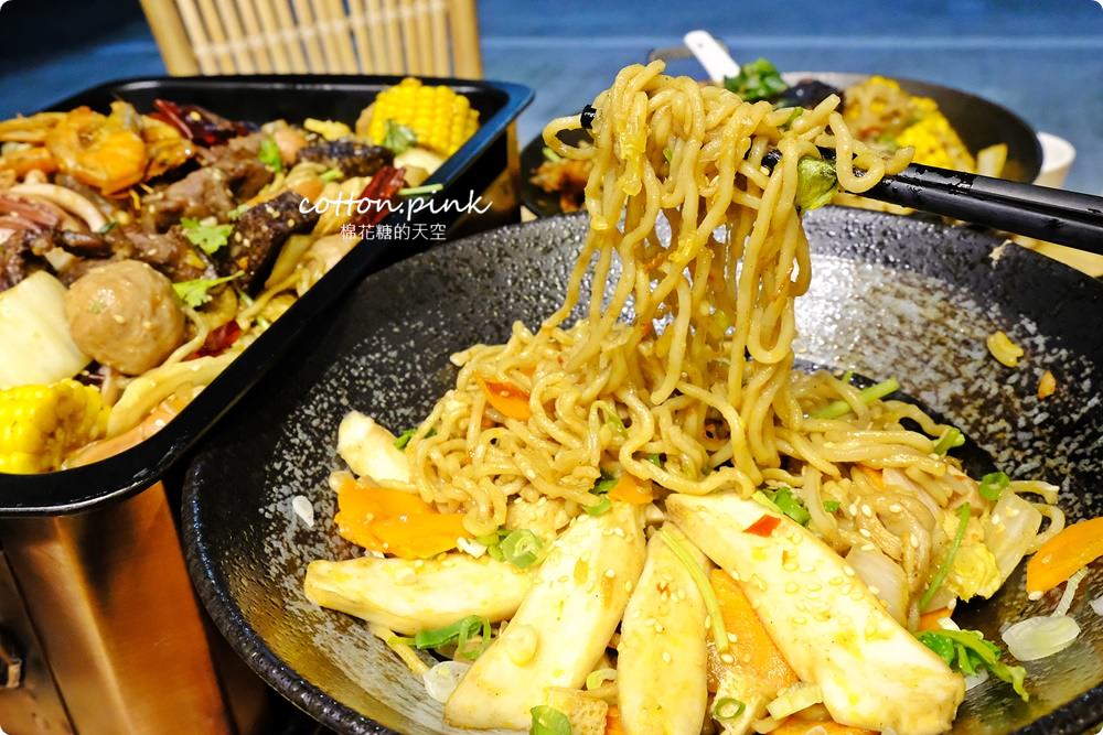 乾的麻辣鍋?!台中也有道地四川干鍋-蘇氏香鍋！獨家老油香氣逼人～老闆跟菜色一樣可口……XD