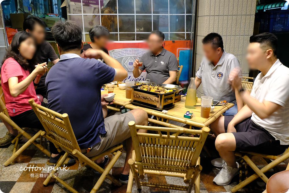 乾的麻辣鍋?!台中也有道地四川干鍋-蘇氏香鍋！獨家老油香氣逼人～老闆跟菜色一樣可口……XD