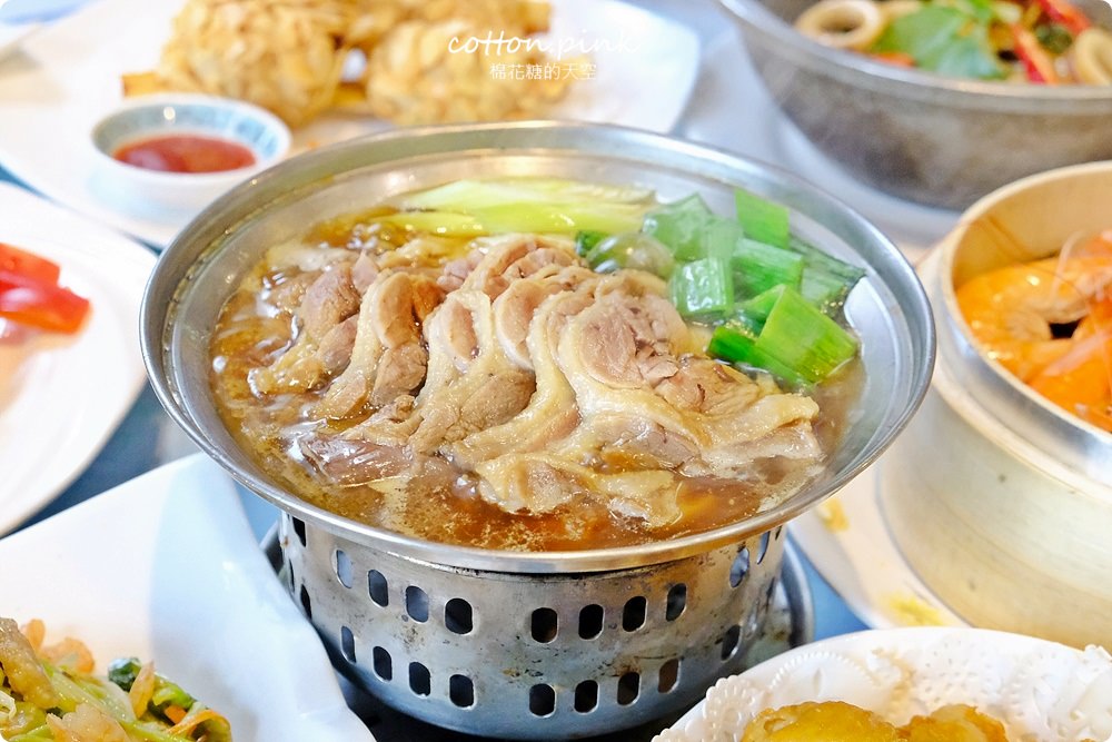 高美濕地排隊前先來朝聖台中海鮮必吃老店-新天地梧棲創始店，獨家手路菜兩個人就可以吃