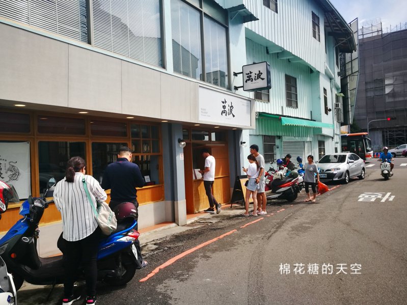 楊枝甘露台中大車拼！IG超夯麻古茶坊迎戰文青名店萬波島嶼紅茶