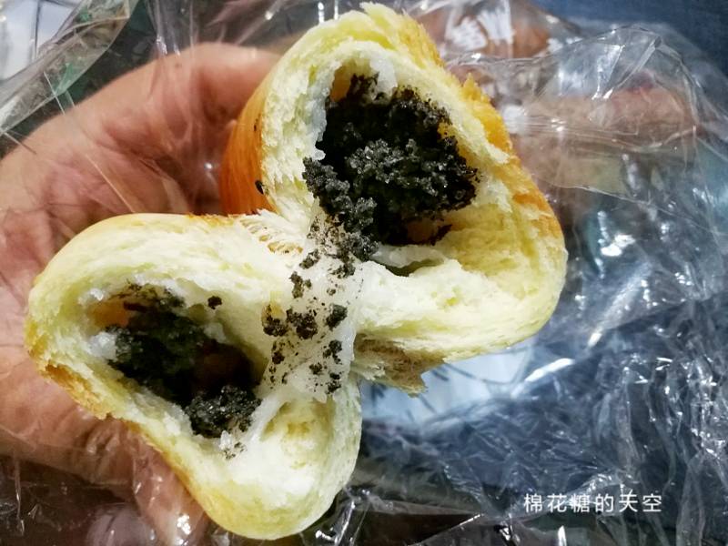 台中梧棲老店-林異香齋牛角麵包內藏好料！蛋黃酥也推推