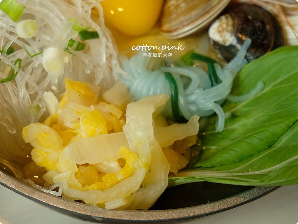 台中崇德路小火鍋新品牌！私鍋藝招牌奶香鍋超過十種配料兩百元有找～