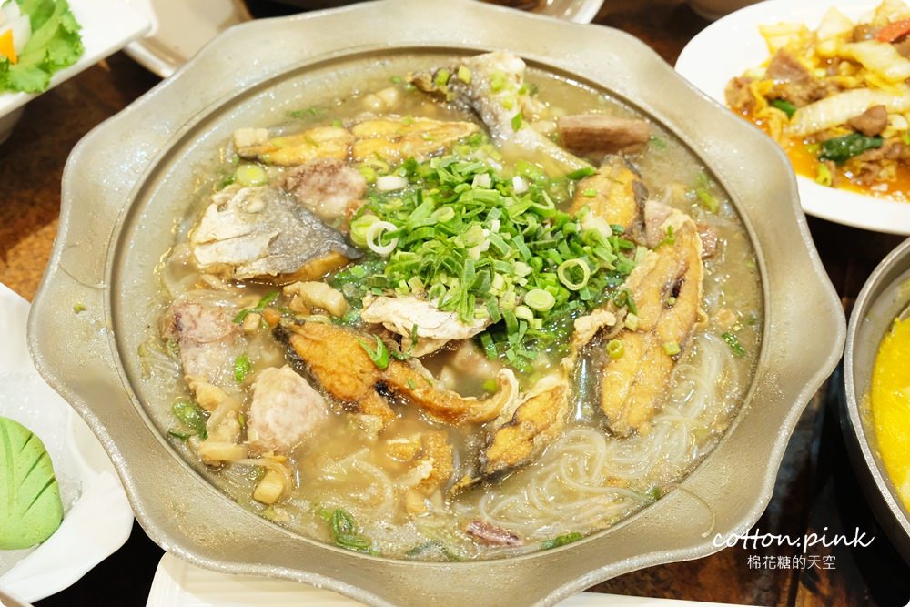 台中大里海鮮餐廳推薦-漁人料理屋，大推金鯧米粉、蟹黃豆腐～家庭聚餐老少咸宜