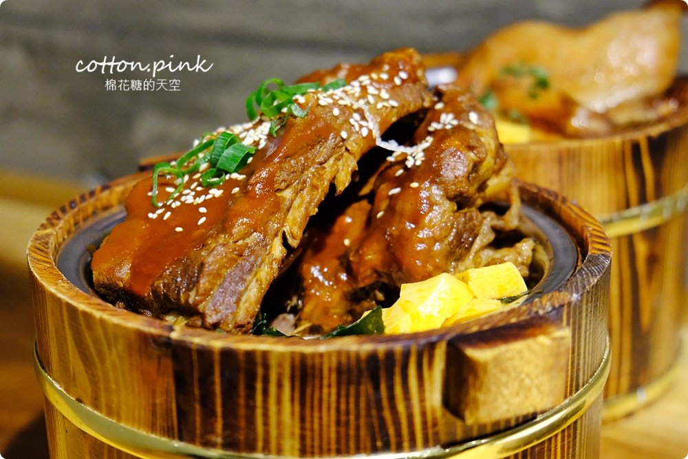 模範街浮誇系丼飯-日式豬排比臉還大！壽星用餐沐丼免費加肉大放送～小菜、生菜、飲料吃到飽！