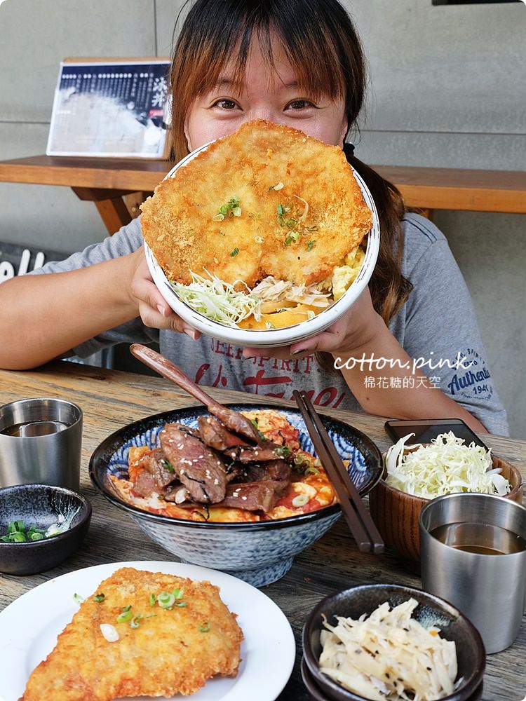 模範街浮誇系丼飯-日式豬排比臉還大！壽星用餐沐丼免費加肉大放送～小菜、生菜、飲料吃到飽！