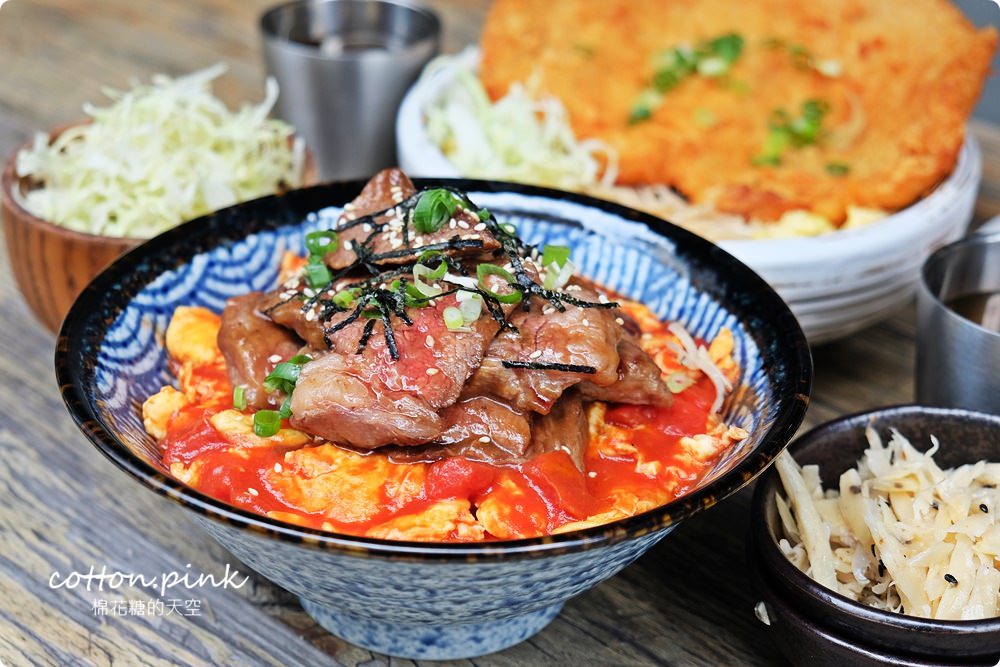 模範街浮誇系丼飯-日式豬排比臉還大！壽星用餐沐丼免費加肉大放送～小菜、生菜、飲料吃到飽！