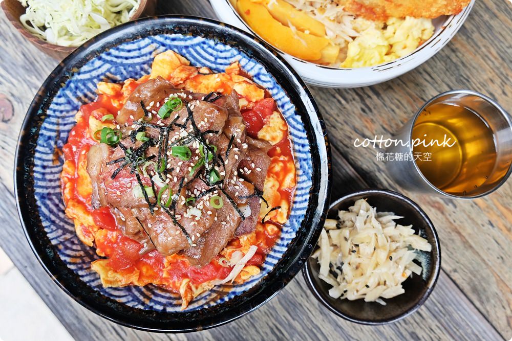 模範街浮誇系丼飯-日式豬排比臉還大！壽星用餐沐丼免費加肉大放送～小菜、生菜、飲料吃到飽！