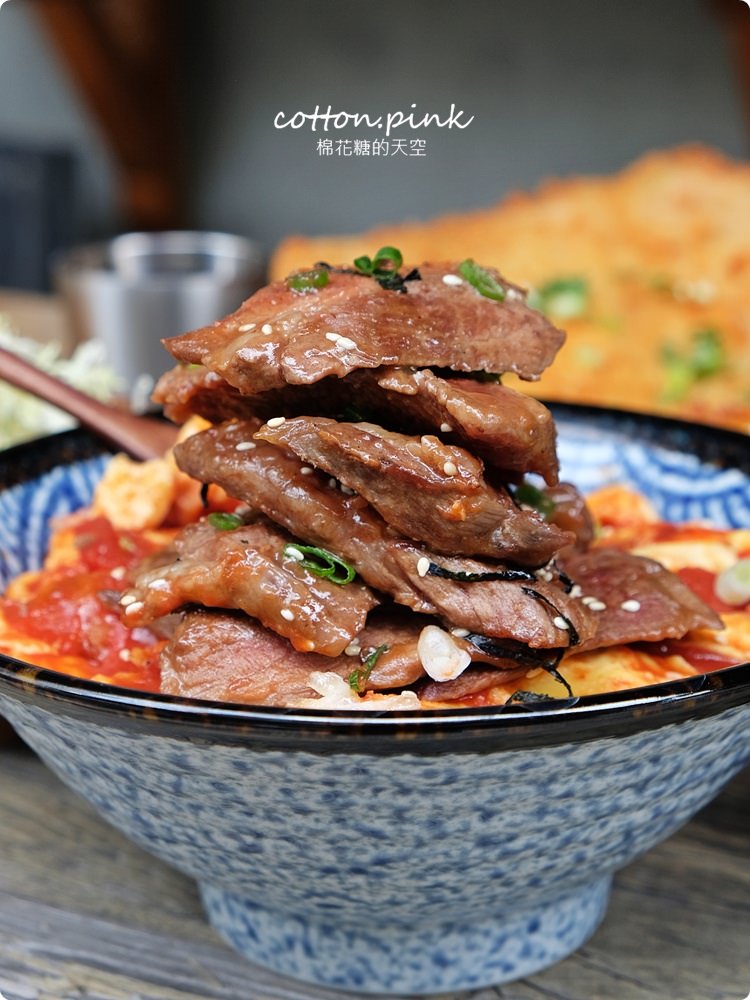 模範街浮誇系丼飯-日式豬排比臉還大！壽星用餐沐丼免費加肉大放送～小菜、生菜、飲料吃到飽！