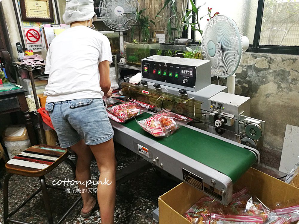 台中伴手禮老店-今日蜜麻花藏在草悟道巷弄內，一口大小的香片也非常受歡迎