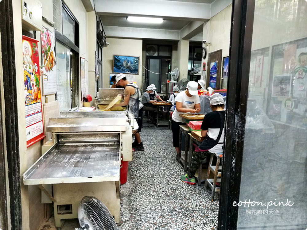 台中伴手禮老店-今日蜜麻花藏在草悟道巷弄內，一口大小的香片也非常受歡迎