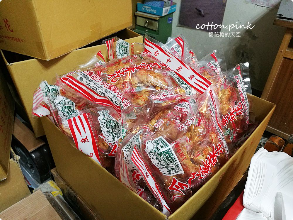 台中伴手禮老店-今日蜜麻花藏在草悟道巷弄內，一口大小的香片也非常受歡迎