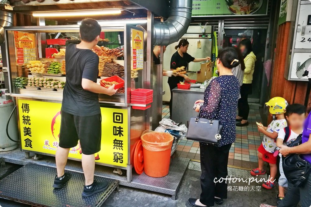 中美街必吃品燒炭烤，台中少見烤鹹酥雞必點，文內有完整菜單