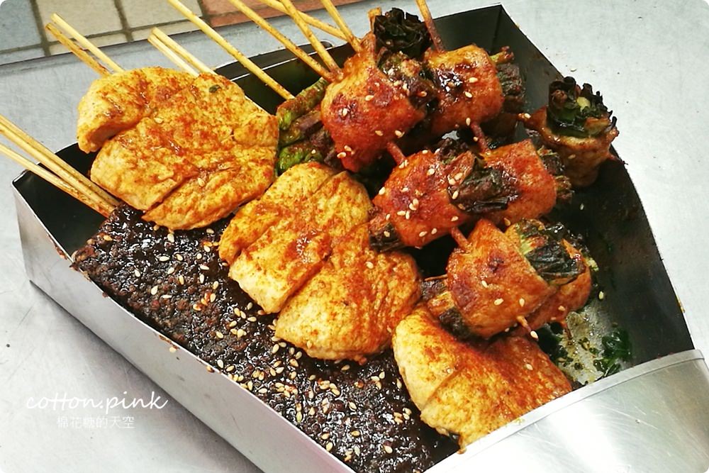 中美街必吃品燒炭烤，台中少見烤鹹酥雞必點，文內有完整菜單