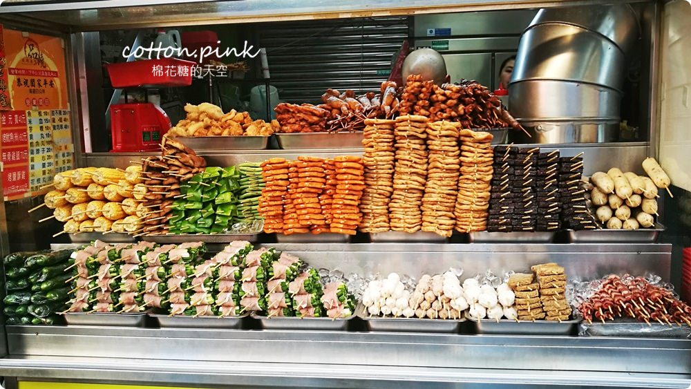中美街必吃品燒炭烤，台中少見烤鹹酥雞必點，文內有完整菜單
