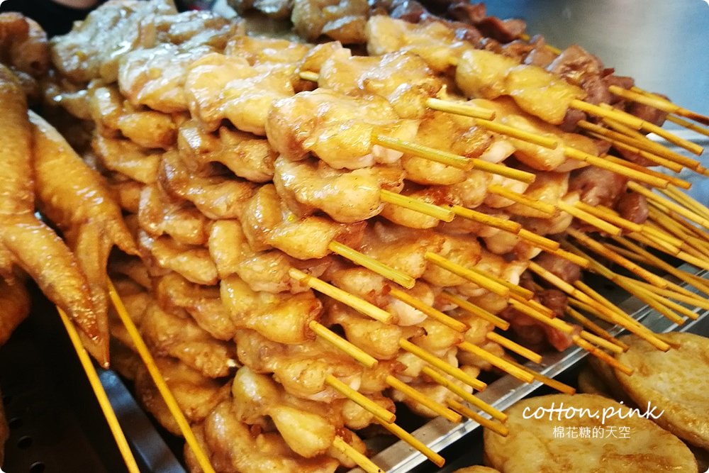 中美街必吃品燒炭烤，台中少見烤鹹酥雞必點，文內有完整菜單