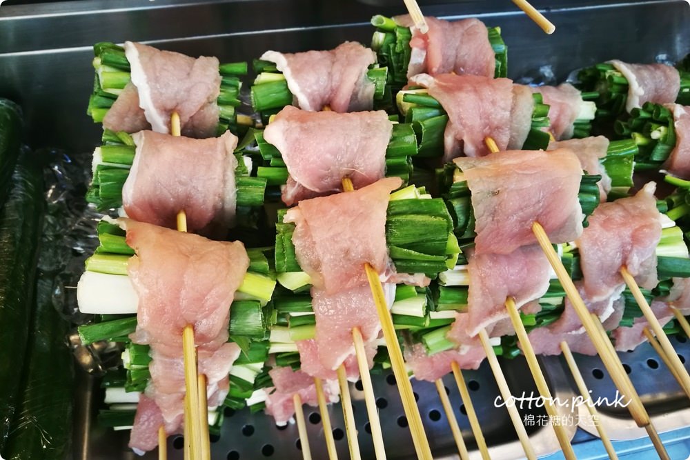 中美街必吃品燒炭烤，台中少見烤鹹酥雞必點，文內有完整菜單