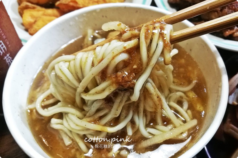 沒有一天不排隊!中美街太祖魷魚羹記得乖乖點招牌 沒有一天不排隊!中美街太祖魷魚羹記得乖乖點招牌