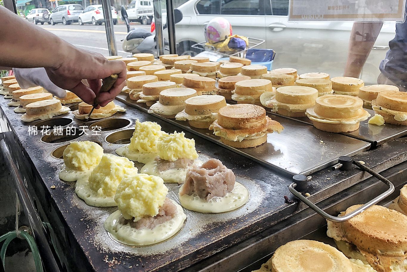 台中東勢必吃美食-超爆漿十月紅豆餅，選擇困難者還有雙口味唷