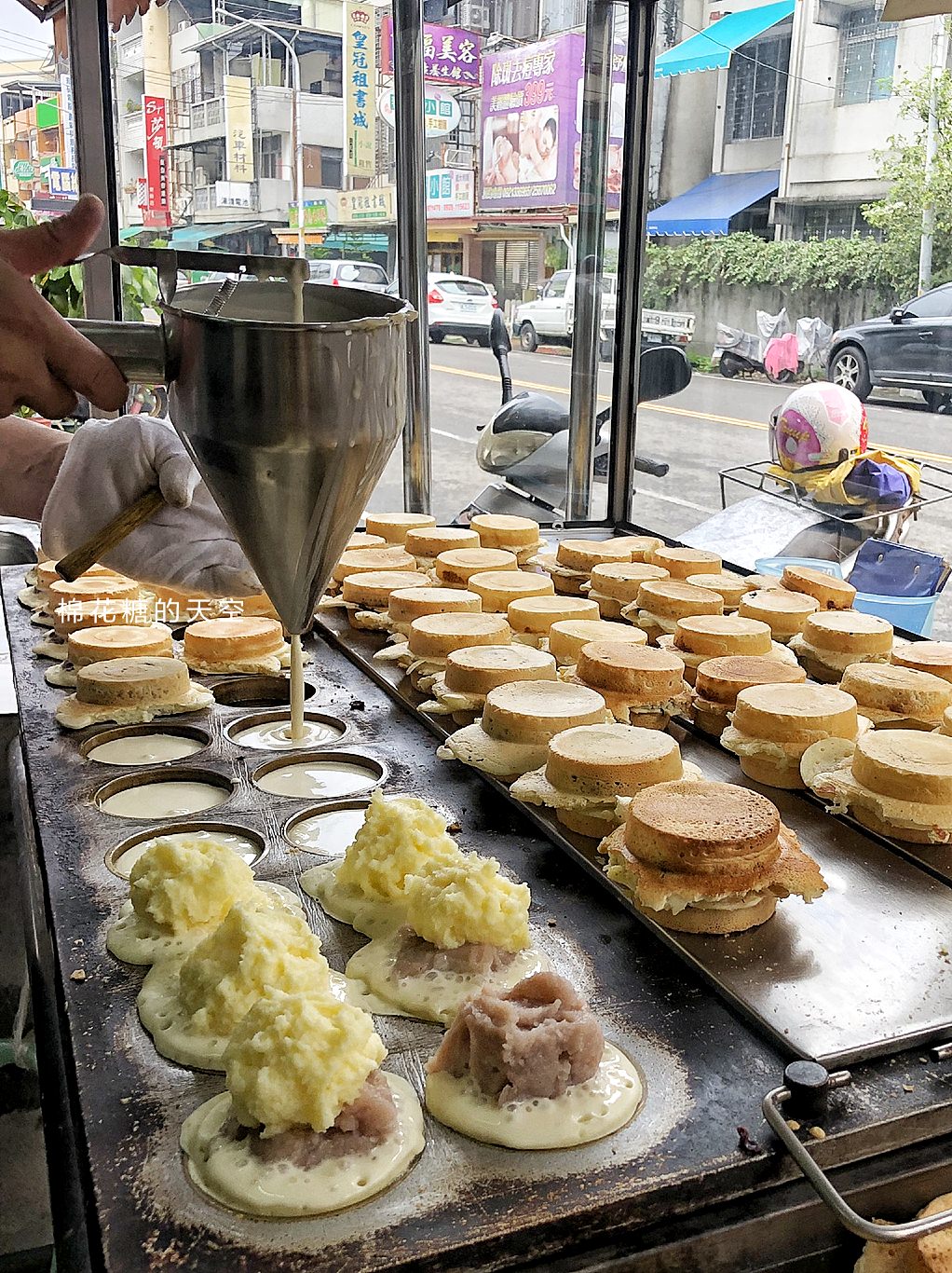 台中東勢必吃美食-超爆漿十月紅豆餅，選擇困難者還有雙口味唷