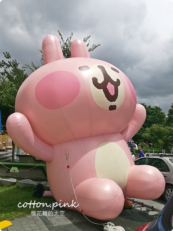 巨型卡娜赫拉人偶現身！台中最新特賣會太療癒啦～