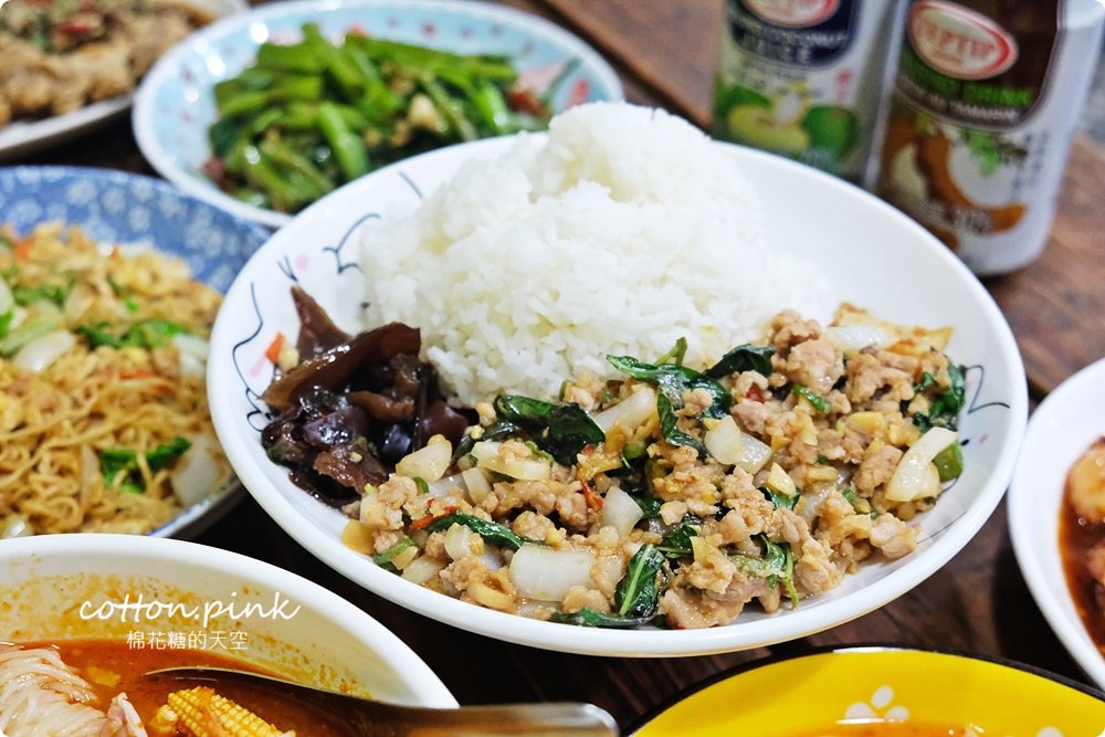 台中泰式小吃推薦-泰小葉，必點泰式炒泡麵、冬蔭功海鮮湯麵