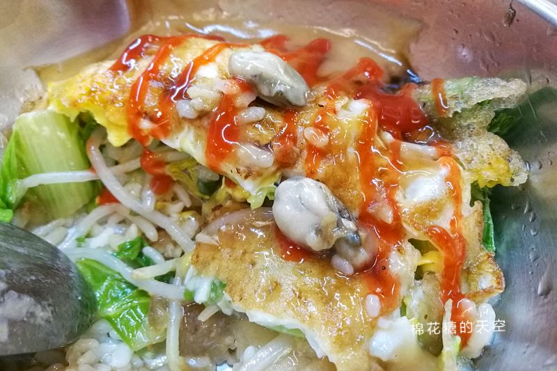 超狂台中大甲美食-蚵仔煎蓋飯！想不到的組合只在廟口蚵仔煎