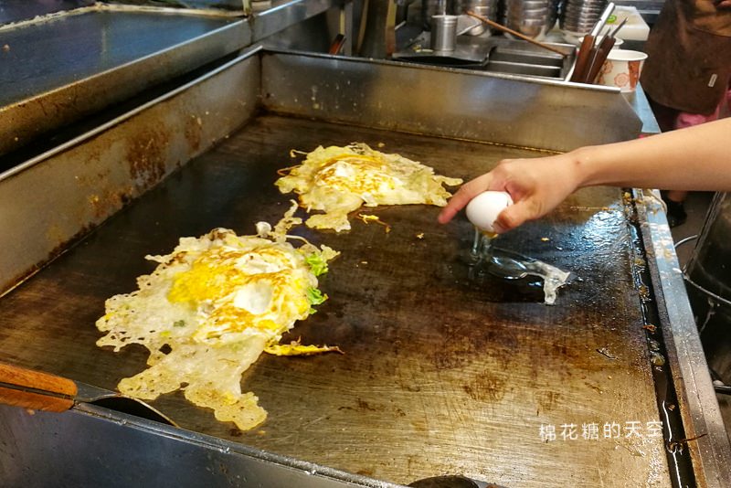 超狂台中大甲美食-蚵仔煎蓋飯！想不到的組合只在廟口蚵仔煎