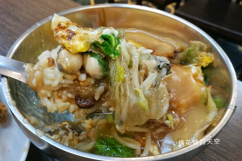 超狂台中大甲美食-蚵仔煎蓋飯！想不到的組合只在廟口蚵仔煎