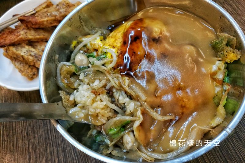 超狂台中大甲美食-蚵仔煎蓋飯！想不到的組合只在廟口蚵仔煎