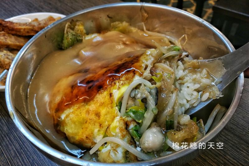 超狂台中大甲美食-蚵仔煎蓋飯！想不到的組合只在廟口蚵仔煎
