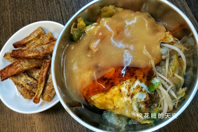 超狂台中大甲美食-蚵仔煎蓋飯！想不到的組合只在廟口蚵仔煎