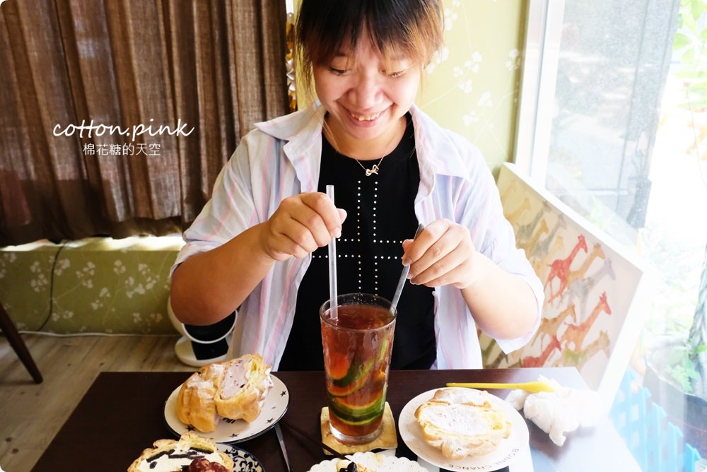 台中沙鹿必吃超大泡芙爆漿啦！芋泥控不能錯過蛋糕盒子～練勤堂還有黑色太陽餅、五色檸檬蛋糕喔！