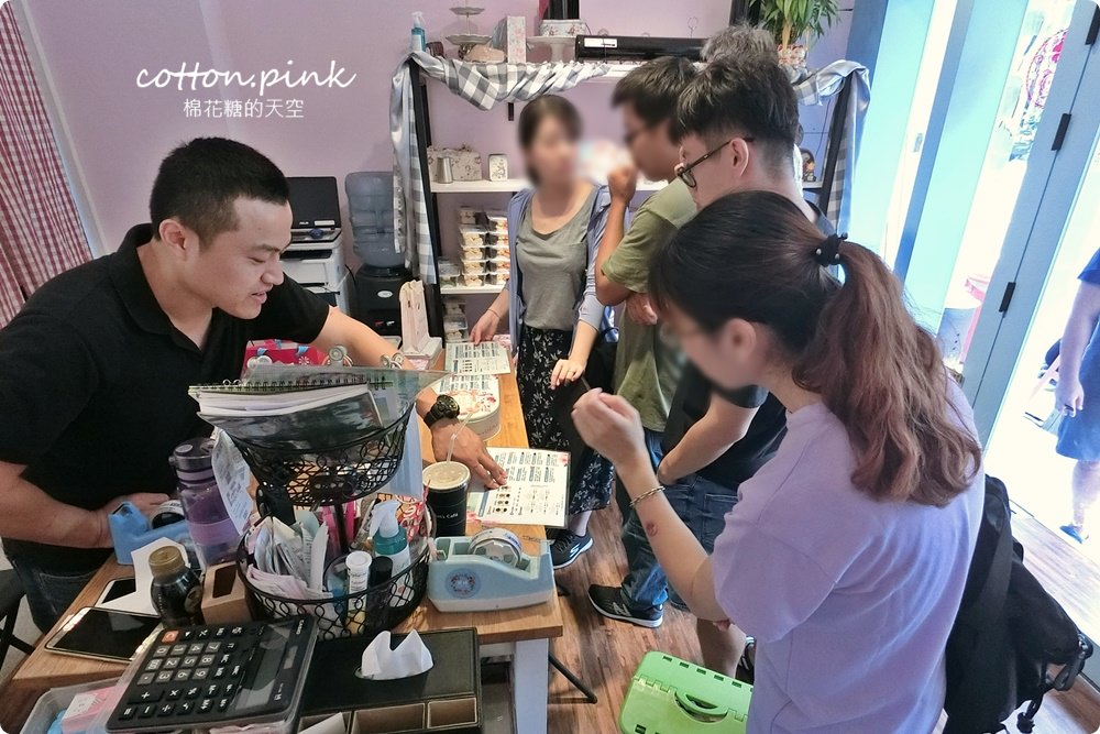 台中超夯伴手禮-少女系愛威鐵盒餅乾，不只好吃超美盒子一定要收藏啊！超萌小鐵盒只送不賣～