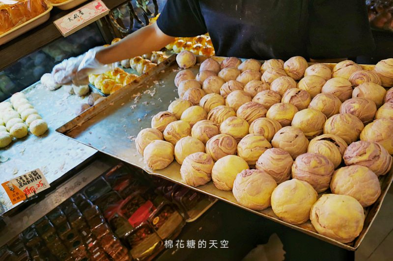 光是蛋黃酥就有三種口味！台中霧峰桂田蛋糕中秋節擠爆啦！
