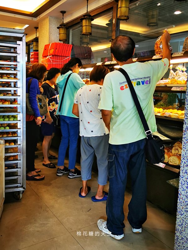 光是蛋黃酥就有三種口味！台中霧峰桂田蛋糕中秋節擠爆啦！