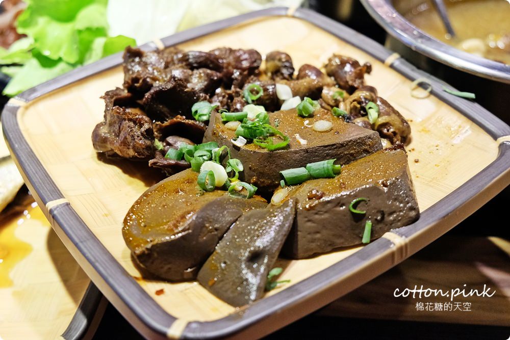 台中火鍋這家狂！20盤肉只要600元～三人同行開三鍋再送和牛，享喫鍋吃不完還可以"寄肉"、飯麵還能吃到飽！