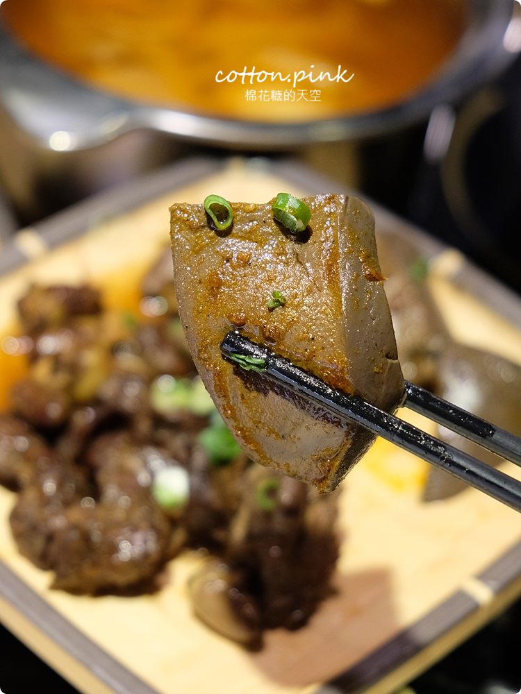 台中火鍋這家狂！20盤肉只要600元～三人同行開三鍋再送和牛，享喫鍋吃不完還可以"寄肉"、飯麵還能吃到飽！