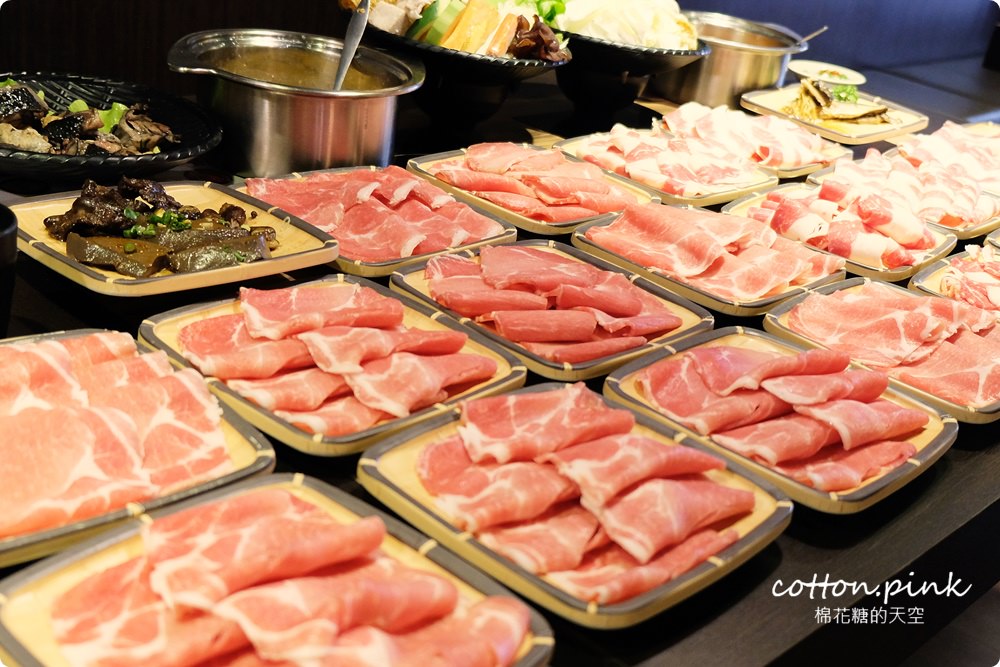 台中火鍋這家狂！20盤肉只要600元～三人同行開三鍋再送和牛，享喫鍋吃不完還可以"寄肉"、飯麵還能吃到飽！